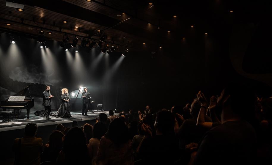 Cenas de "A aforista"