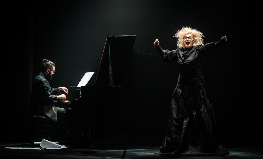 Cenas de "A aforista"