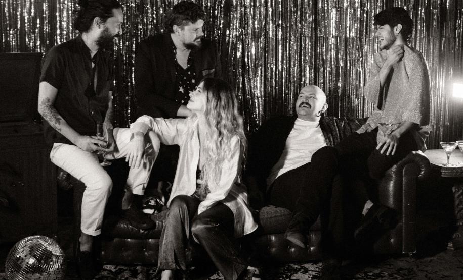 Ensaio da banda em preto e branco