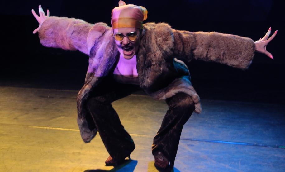 Mazé Portugal em Plastic Doll