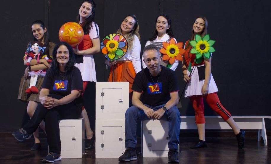 Cia Verás de Teatro posando para foto