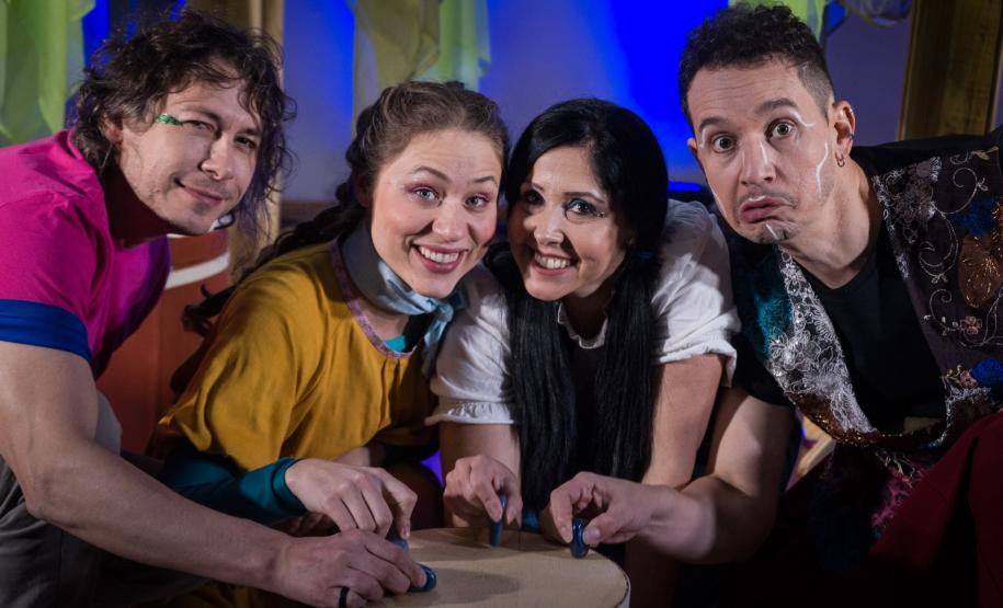 Espetáculo "O Olho D'água", uma peça para o público infantil, acessível em Libras.