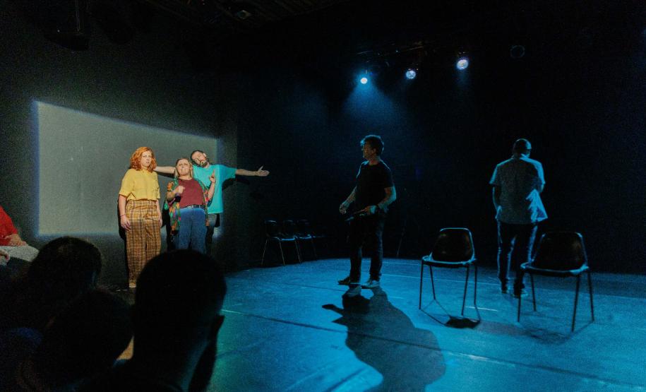 atores de improflix em cena