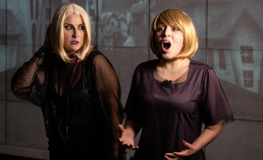 Imagem colorida, personagens atuando