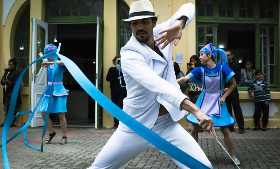 Apresentação dos bailarinos nesta terça-feira (6) no Hospital Pequeno Príncipe