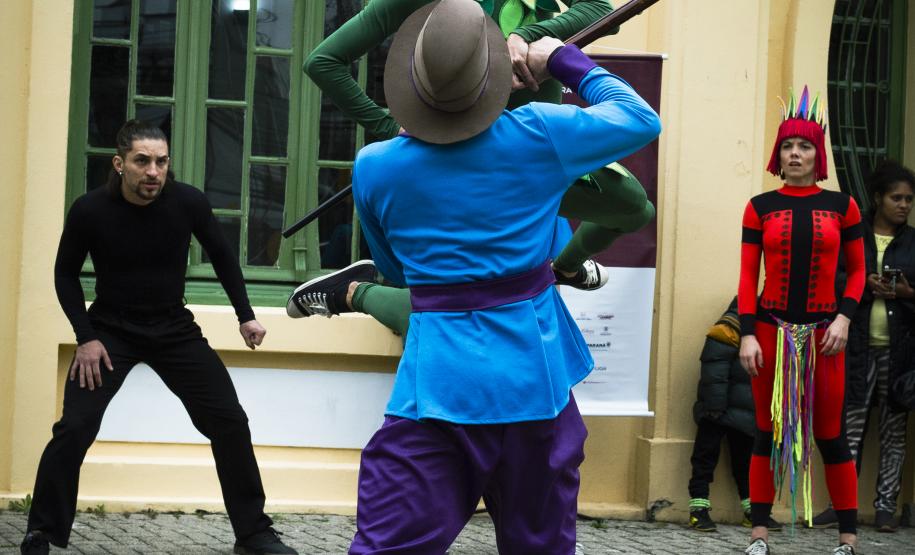 Apresentação dos bailarinos nesta terça-feira (6) no Hospital Pequeno Príncipe