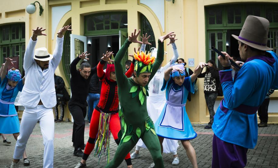 Apresentação dos bailarinos nesta terça-feira (6) no Hospital Pequeno Príncipe