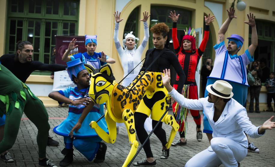 Apresentação dos bailarinos nesta terça-feira (6) no Hospital Pequeno Príncipe