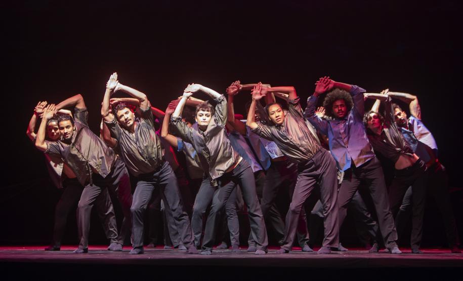 o Balé encantará plateias com duas das principais montagens dos últimos anos: V.I.C.A., que reflete sobre o isolamento social imposto pela pandemia, e Piá, coreografia que aborda a miscigenação brasileira