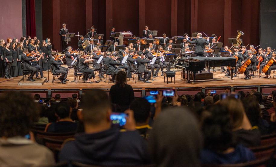 OSP no palco e plateia à frente