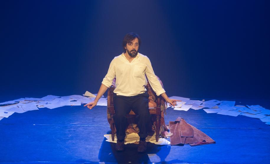 Cenas do espetáculo no Festival de Teatro de Curitiba