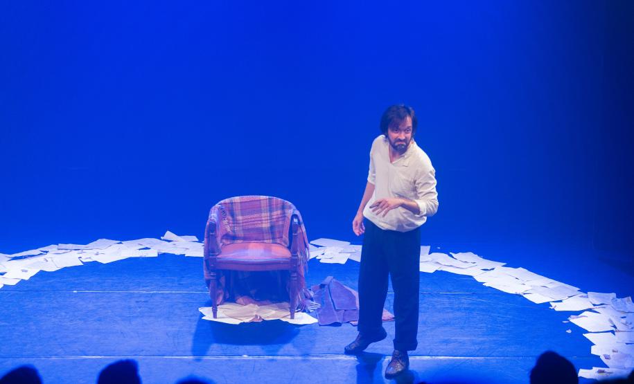 Cenas do espetáculo no Festival de Teatro de Curitiba