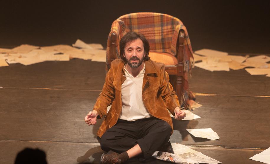 Cenas do espetáculo no Festival de Teatro de Curitiba