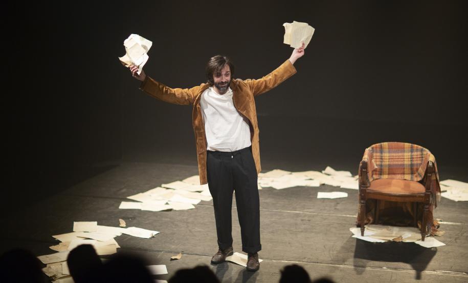 Cenas do espetáculo no Festival de Teatro de Curitiba