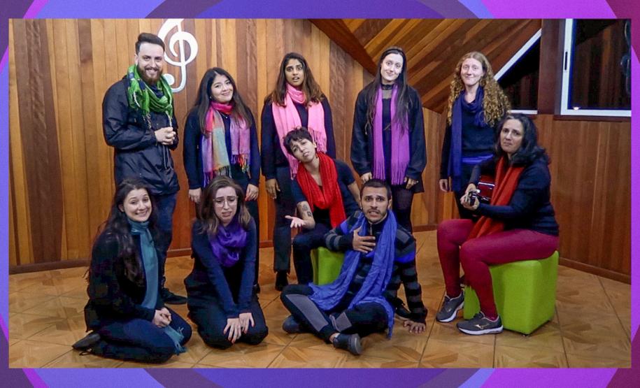 Arte e fotos de ensaio do elenco