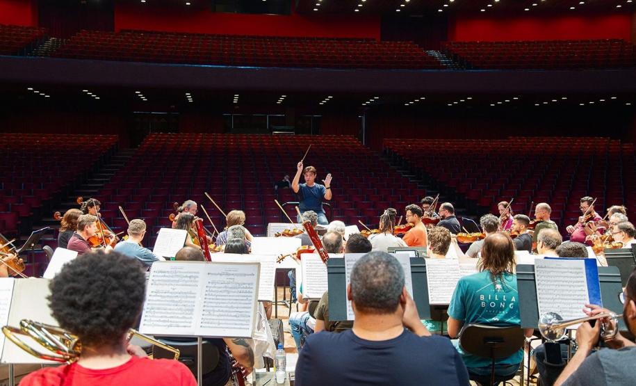 Ensaio da Orquestra com o maestro Caludio Cohen no Guairão