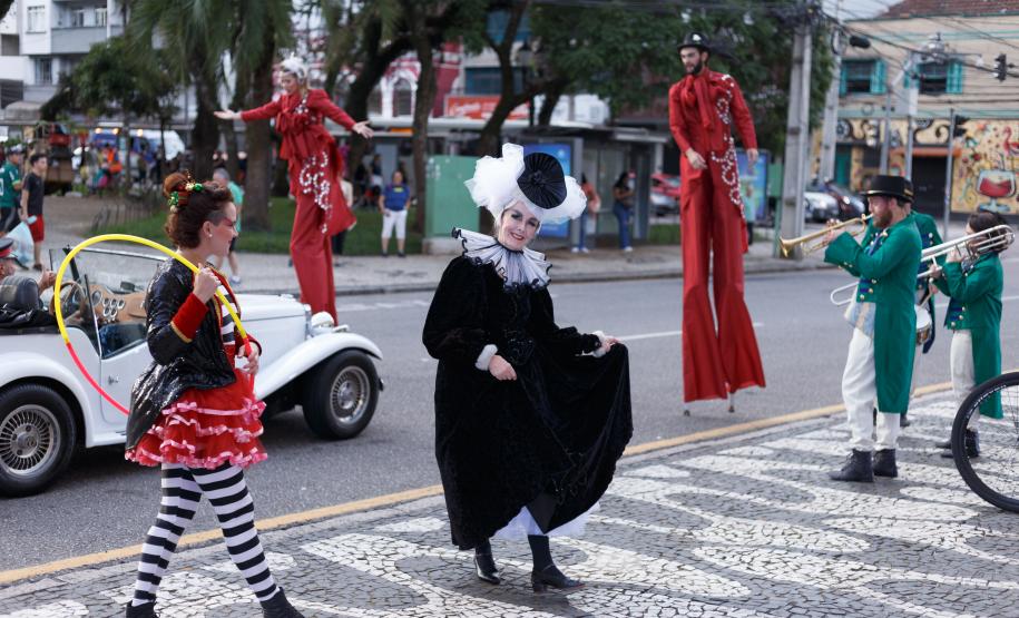 Festa de recepção antes do início do espetáculo no palco