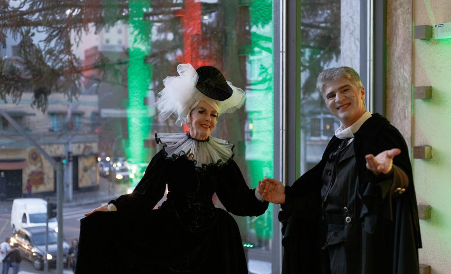 Festa de recepção antes do início do espetáculo no palco