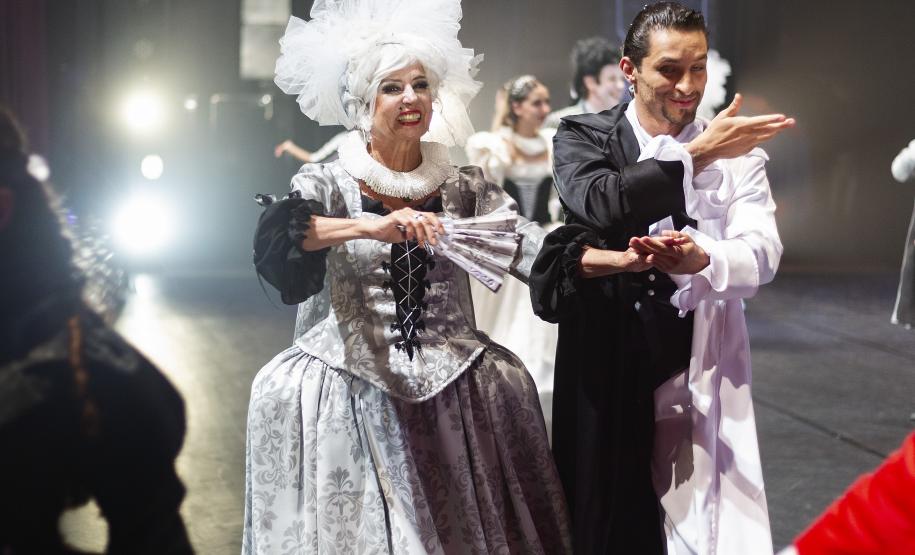 Ana Silva no palco em O Quebra-Nozes e se depedindo