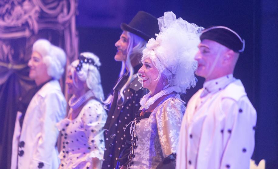 Ana Silva no palco em O Quebra-Nozes e se depedindo