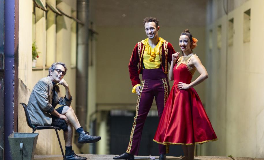 Paulinho Maia com os bailarinos