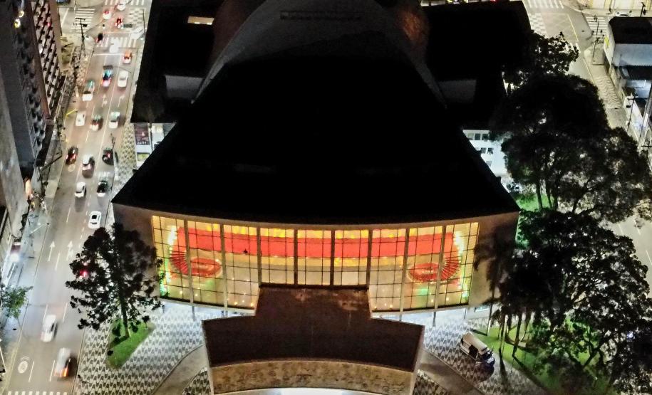 fachada teatro guaíra - foto noturna