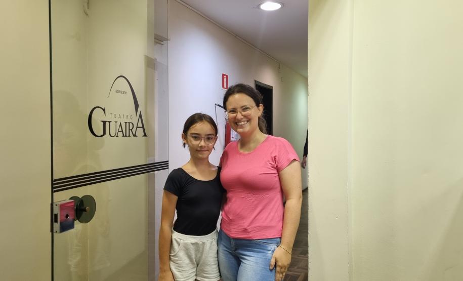 da esquerda para a direita, Heloísa e Larissa Liege