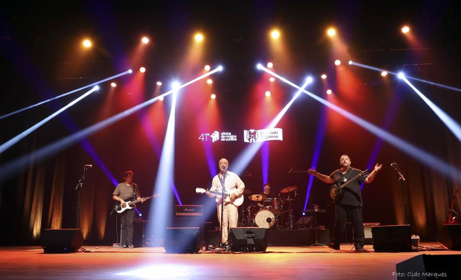 Palco e público no Guairão durante shows da Oficina de Música