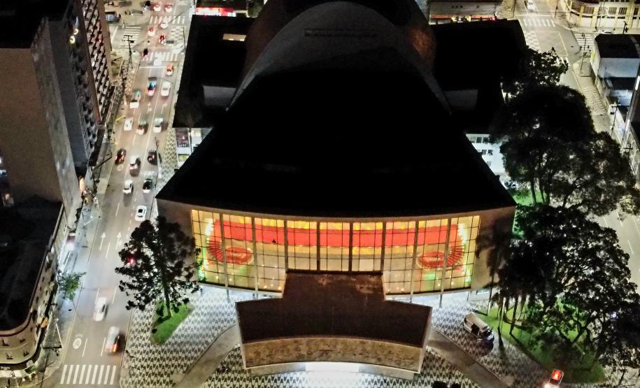 Teatro Guaíra à noite