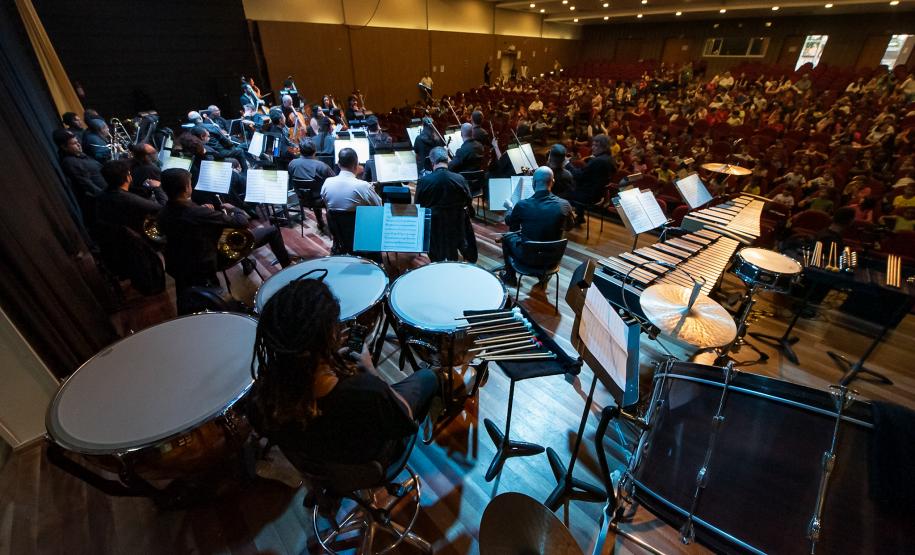 Concerto didático em Pinhais para rede municipal