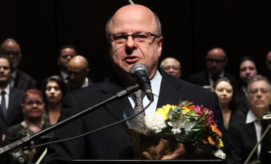 Maestro da Sinfônica do Paraná, Tibiriçá recebe título de Doutor em Música por Notório Saber