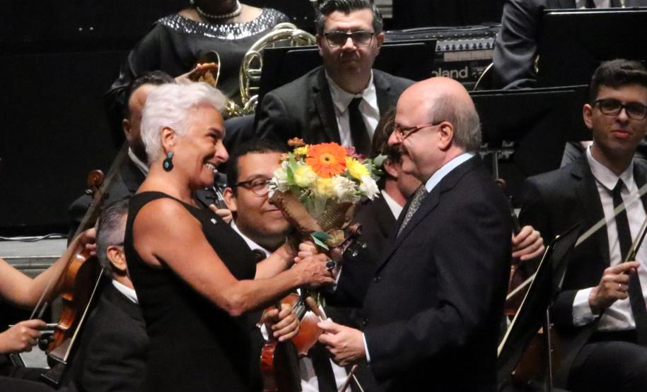 Tibiriçá recebe emocionante homenagem conduzida pela diretora artística da Fundação Clóvis Salgado, Cláudia Malta