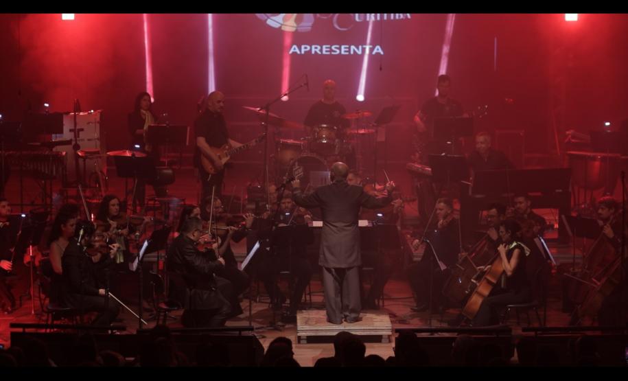 Apresentação anterior do espetáculo, em teatrocom efeitos em luz vermelha