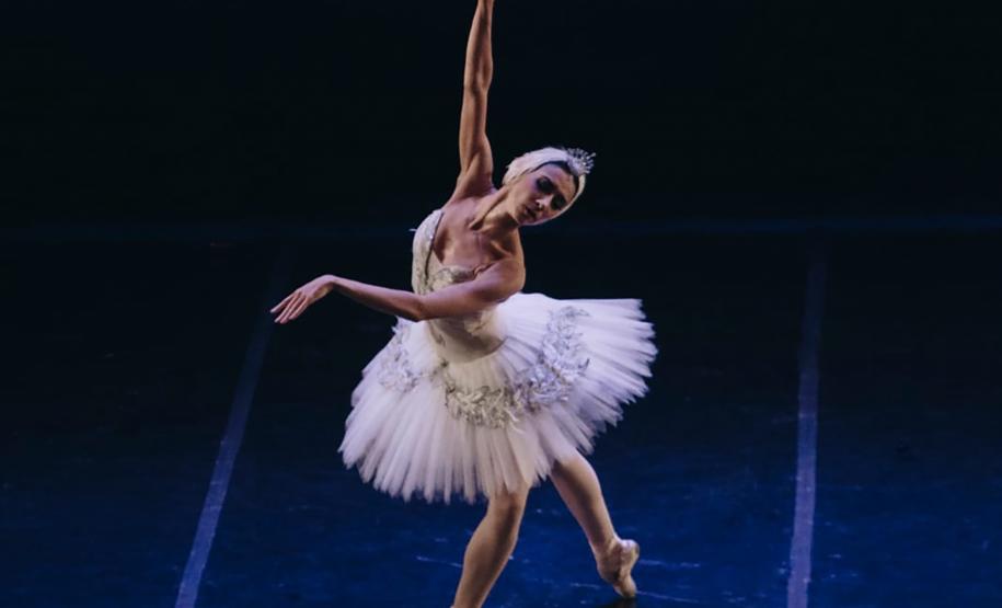 O espetáculo contará com a participação especial de Ana Botafogo e dos convidados Cícero Gomes e Juliana Valadão, primeiros bailarinos do Theatro Municipal do Rio de Janeiro