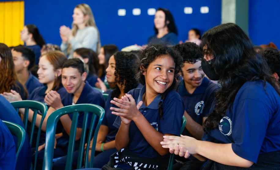 Grupo de dança EDTG se apresenta em escolas