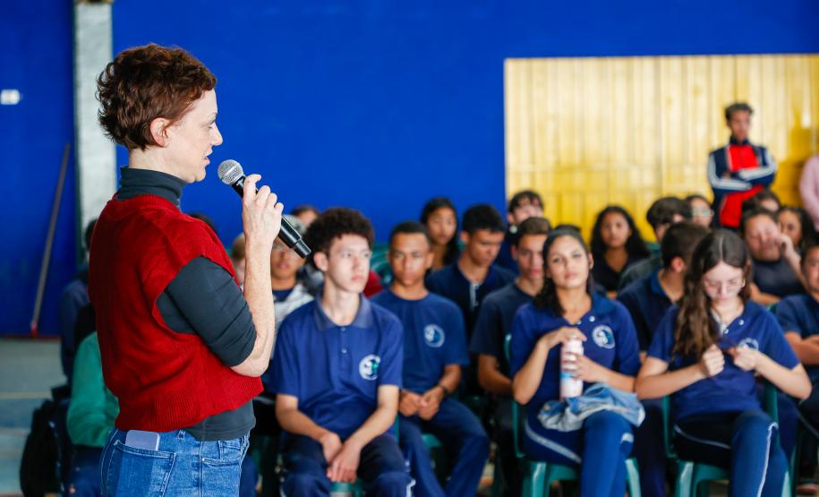 Grupo de dança EDTG se apresenta em escolas