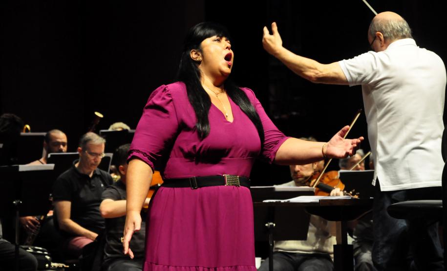 Ensaio da Orquestra e cantores no Guairão