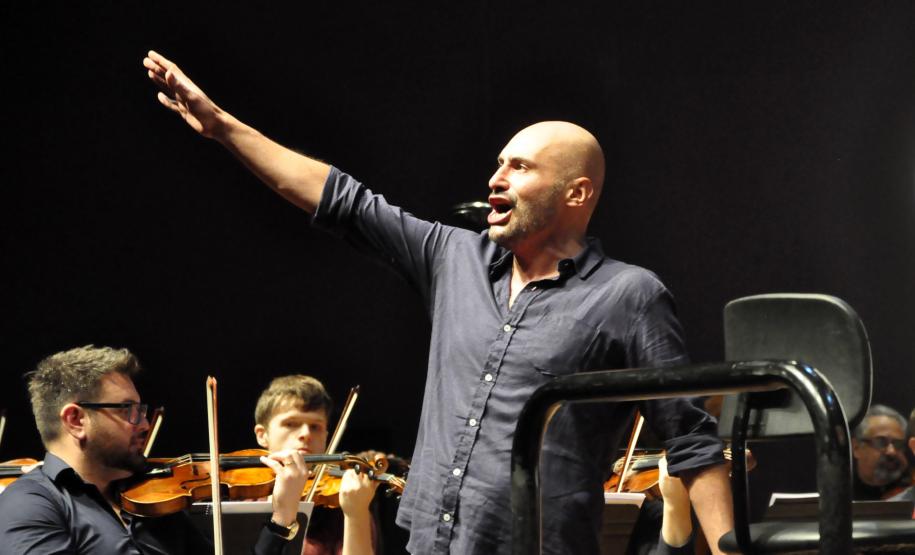 Ensaio da Orquestra e cantores no Guairão