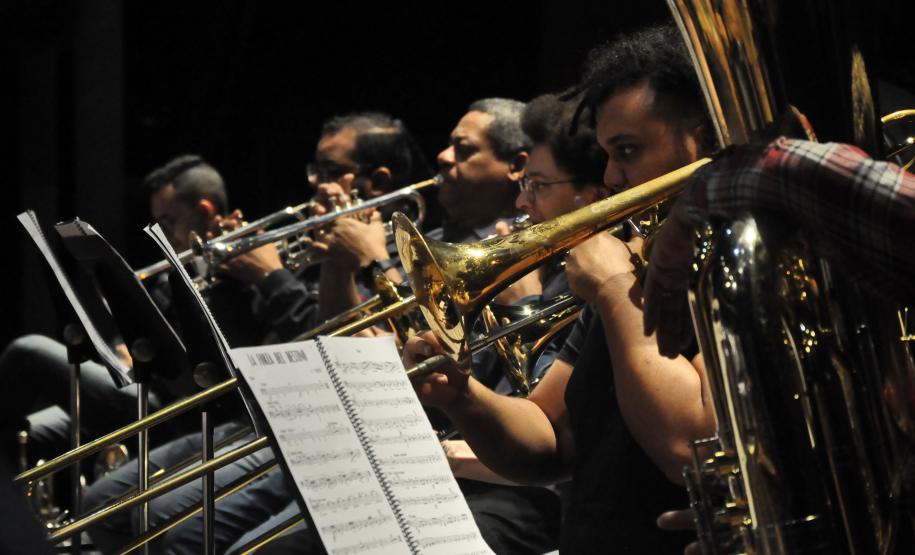 Ensaio da Orquestra e cantores no Guairão