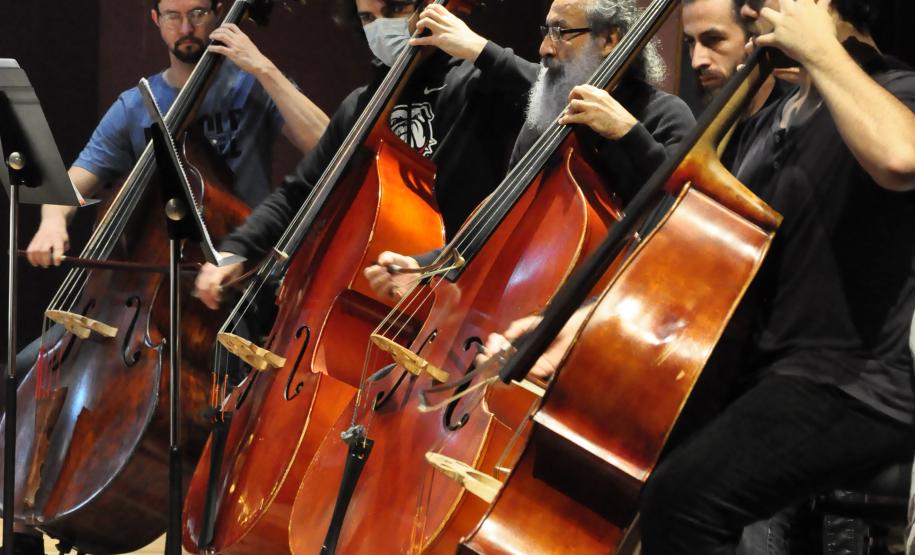 Ensaio da Orquestra e cantores no Guairão