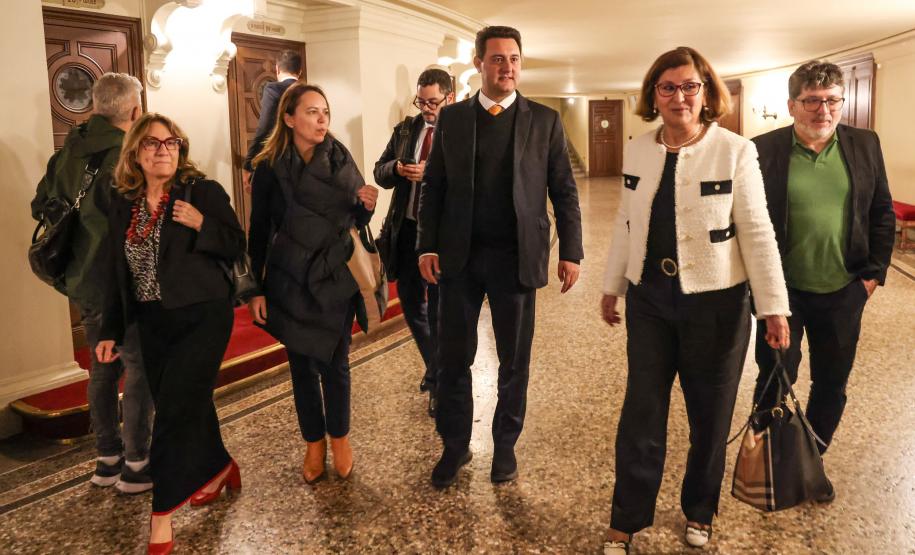 Visita do governador e comitiva da Cultura em Paris, na França