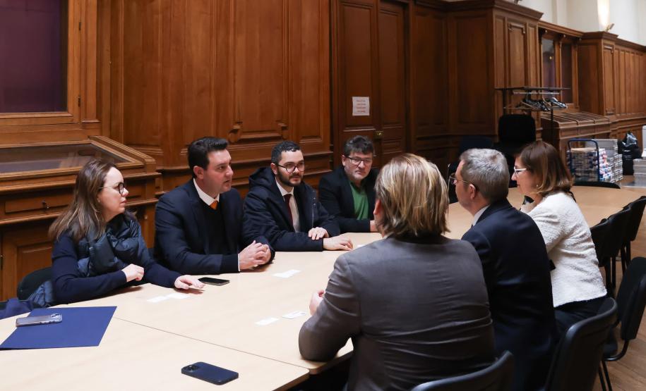 Visita do governador e comitiva da Cultura em Paris, na França
