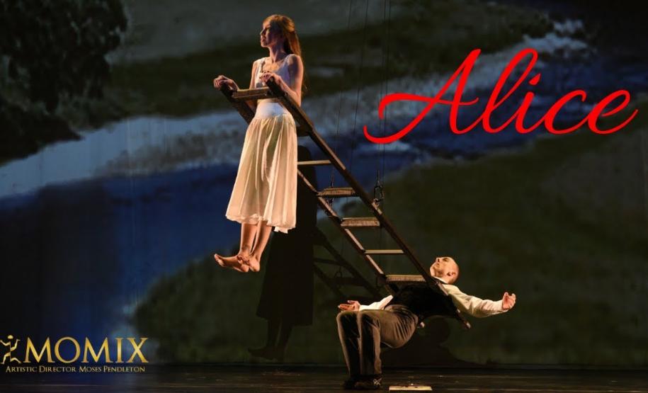 Espetáculo Alice no palco