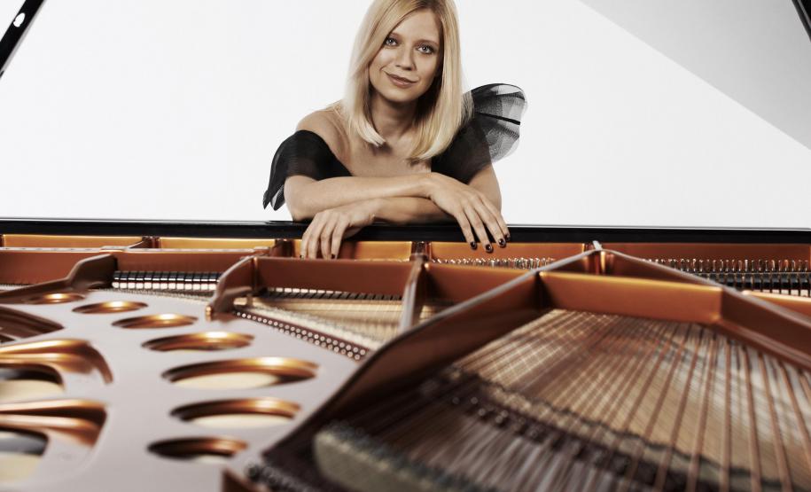 A convidada para o solo é a pianista ucraniana Valentina Lisitsa