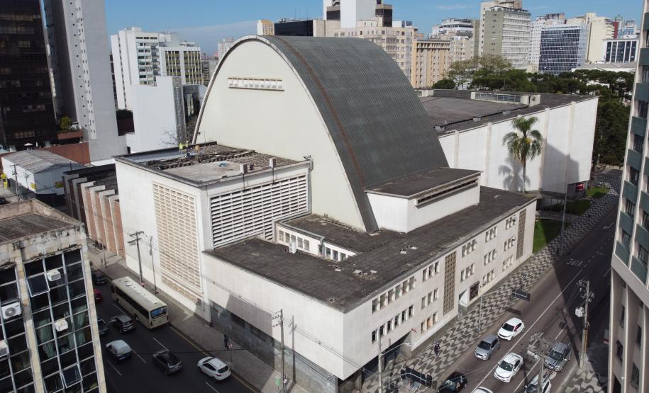 Obra na coberturado teatro