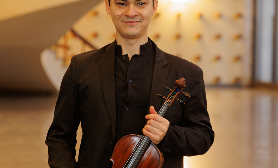 Violinista Ricardo Molter no Teatro Guaíra