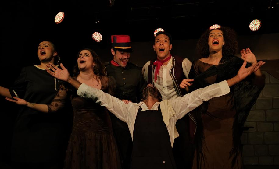 personagens em cenário