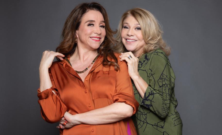 Marisa Orth eTania Bondezan posando para fotos