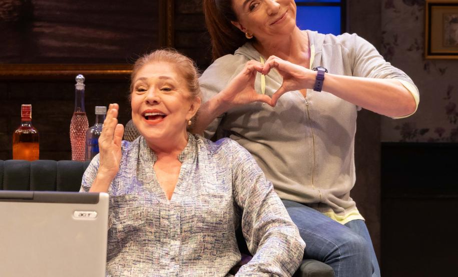 Marisa Orth eTania Bondezan posando para fotos