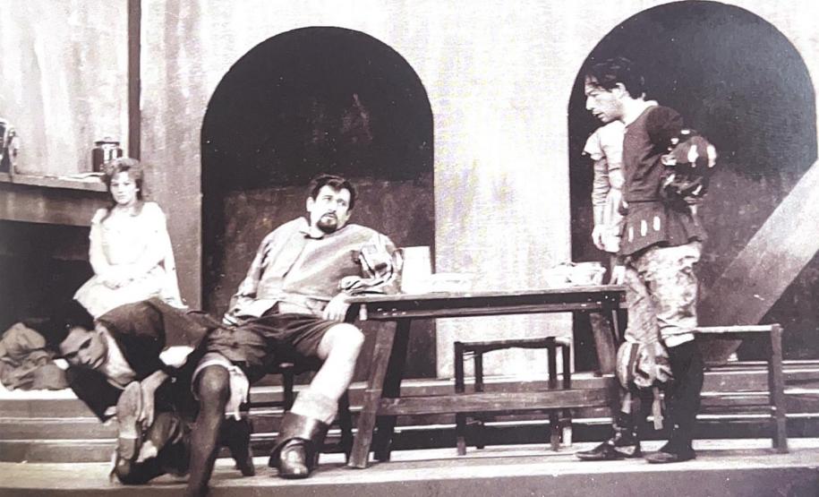 Paulo Goulart e Nicette Bruno em cena (1964)